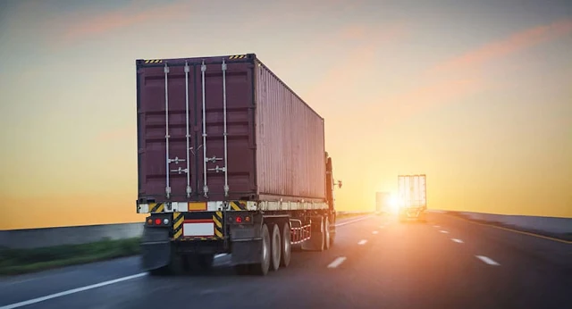 Penalty for Trucks and Big Vehicles not adhering to the right lane - Moroor - Saudi-Expatriates.com
