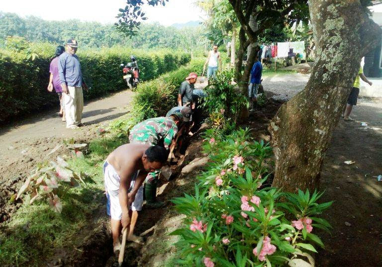 Karya Bhakti TNI dan Masyarakat Di Jember