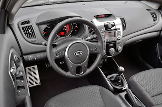 2012-Kia-Forte-5-Door-Hatchback-steering-wheel
