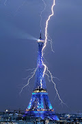 Imágenes . Imagen espectacular: la torre Eiffel y los relámpagos (torre eiffel rayo)