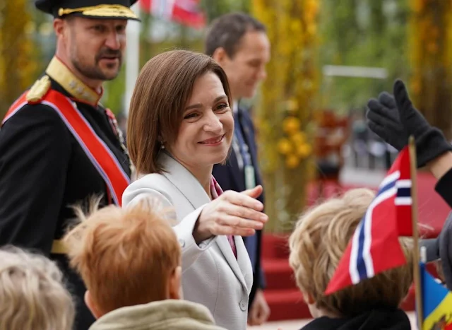 President Maia Sandu, King Harald, Queen Sonja, Crown Prince Haakon and Crown Princess Mette-Marit