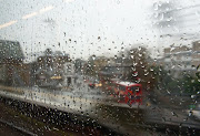 Rainy train journey (rainy train journey )