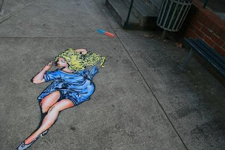 Graffiti-Street-Stencil-Woman-Run