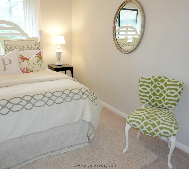 Tons of thrifty ideas for decorating bedrooms with secondhand items | LiveLoveDIY