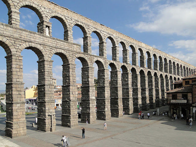 Aqueduct_of_Segovia 