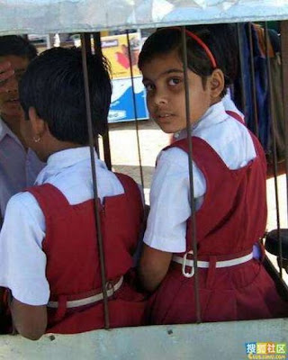 School Buses in India Seen On www.coolpicturegallery.net