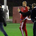 Torcedor invade treino do Bayern, tira selfie com Guardiola e irrita o treinador