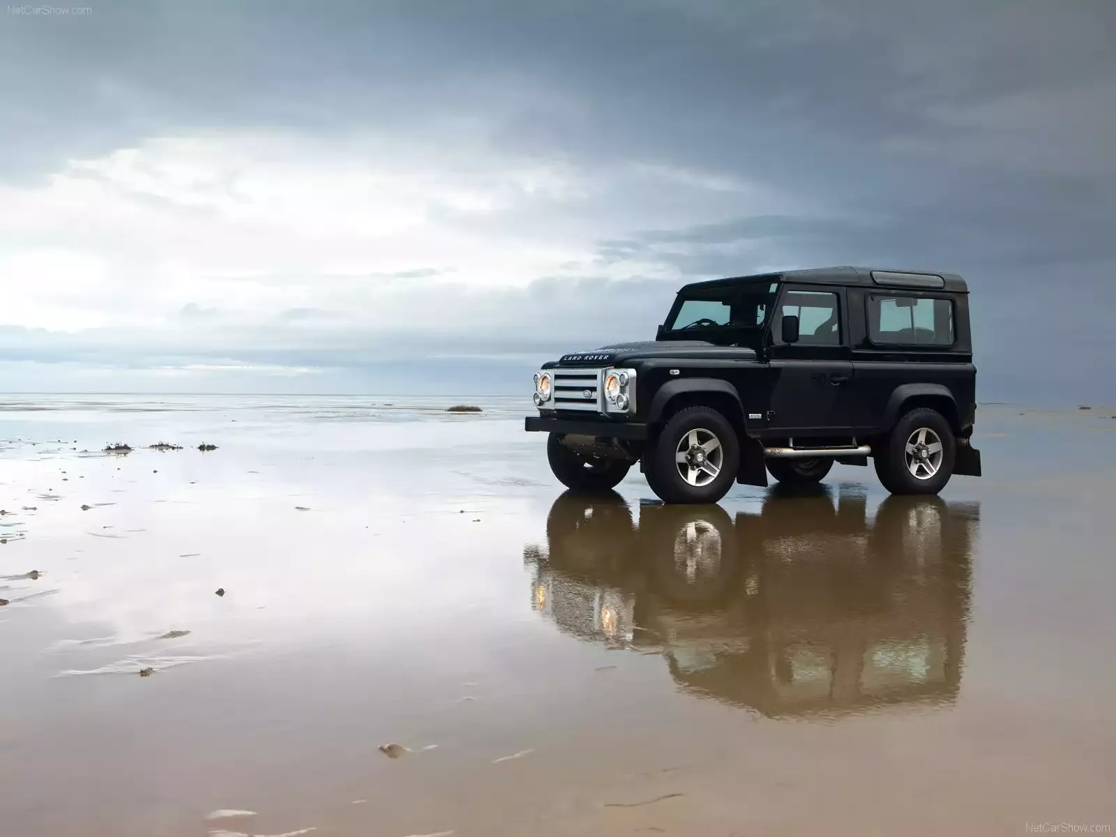 Hình ảnh xe ô tô Land Rover Defender SVX 2008 & nội ngoại thất