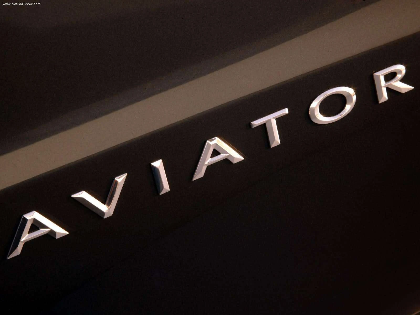 Hình ảnh xe ô tô Lincoln Aviator Concept 2004 & nội ngoại thất