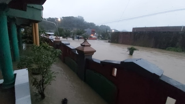 banjir merendam pemukiman warga di Jl Sawerigading Sengkang