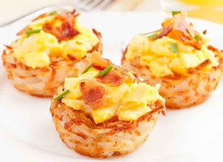 Scrambled Eggs in Hash Brown Nests