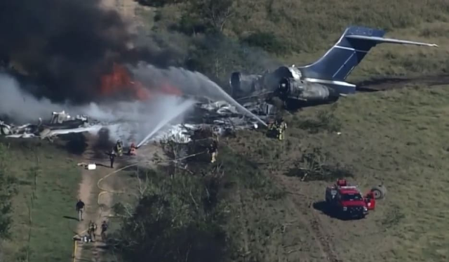 Avión se estrella en EE.UU. y sobreviven las 21 personas a bordo