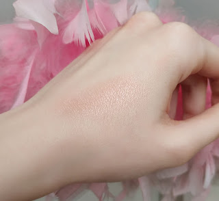 The Balm Cindy Lou Manizer Swatch