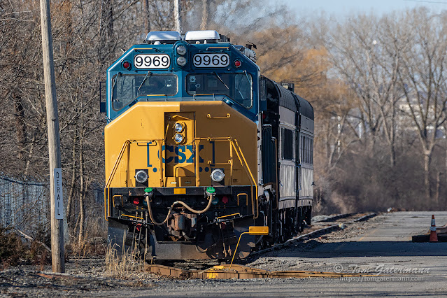 W003-15 with CSXT 9969 sits on the Peat Street Lead near the west side CSX's DeWitt Yard.