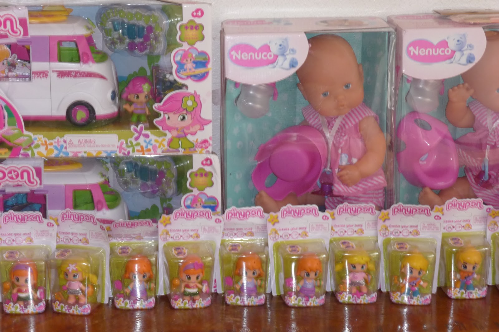 Pinypon Collectors Set 4 Dolls, 2 Pets And Accessories 