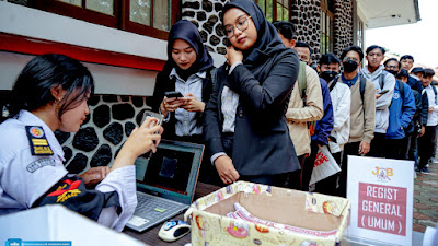 1.500 Pelamar Ikuti Job Fair di SMKN 2 Bandung
