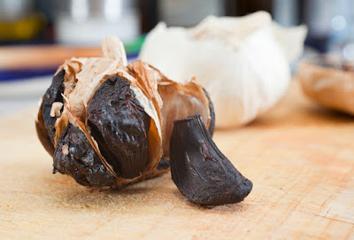 Black Garlic: 4 Reasons You Should Eat It, How To Make It And Recipes