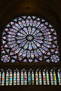 vitral em forma de rosáce do lado Norte  