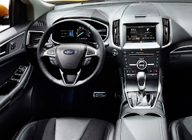 Interior view of 2015 Ford Edge