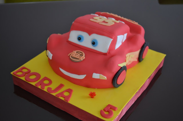 Tarta fondant Rayo Mcqueen torneada modelada sugar dreams gandia