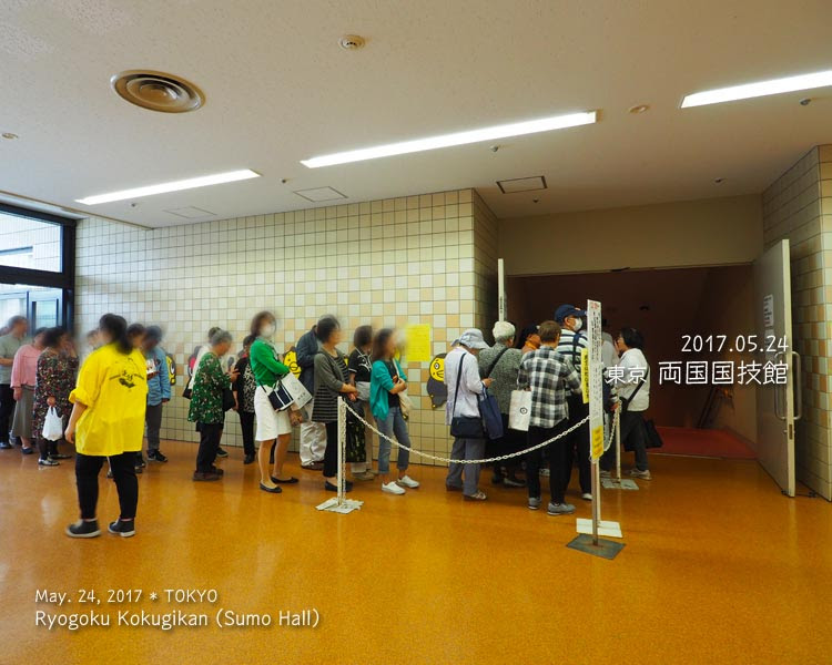 早朝から当日券に並んで、国技館で相撲を見て来た!