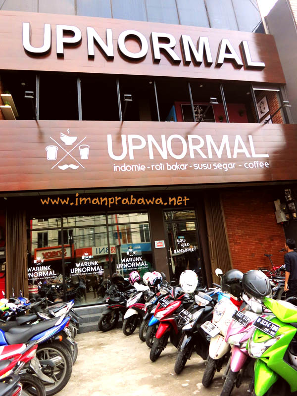 Warunk Upnormal Menikmati Indomie Dengan Cara Yang Berbeda