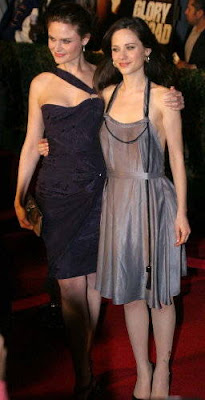 Zooey Deschanel and Emily Deschanel