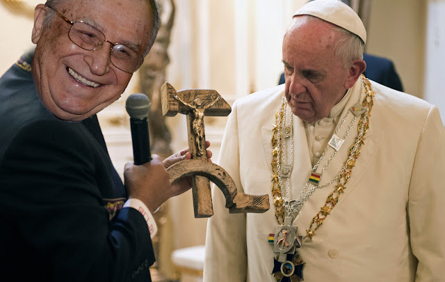 Cadoul cu care Ion Iliescu l-a șocat pe papa Francisc