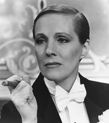 Julie Andrews as Victoria Grant in'Victor Victoria' 1982