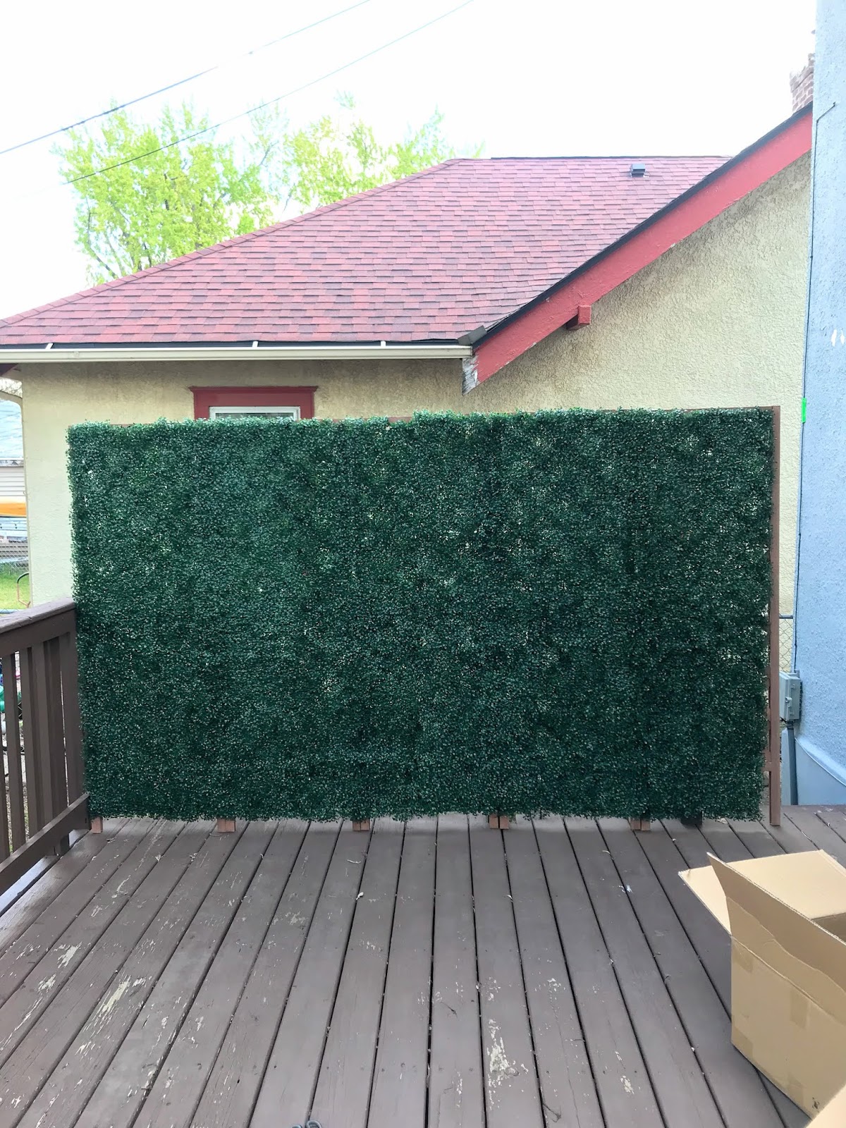how-to-build-a-faux-boxwood-wall