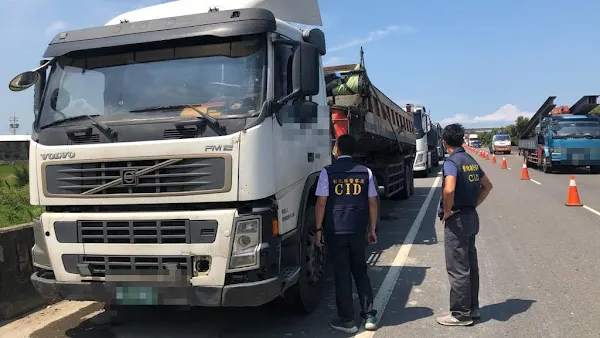 鹿港警分局取締砂石車違規超載 業者吞下幾十萬元罰單