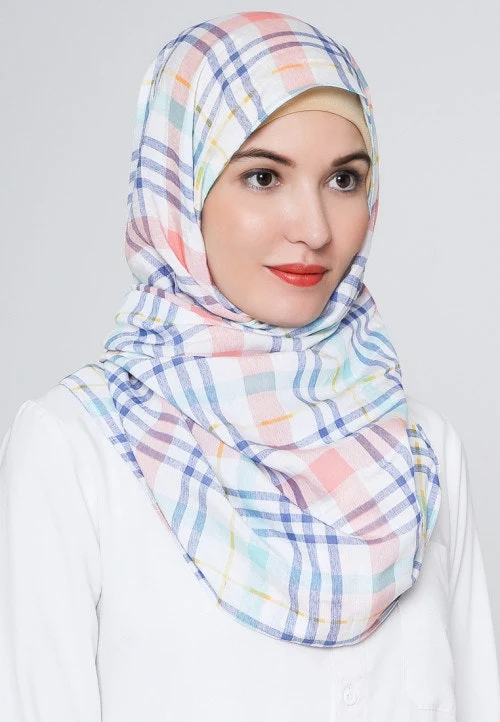 10 Rekomendasi Hijab Pashmina Terbaik Terbaru Tahun 2021 - Warna jilbab pashmina yang cantik