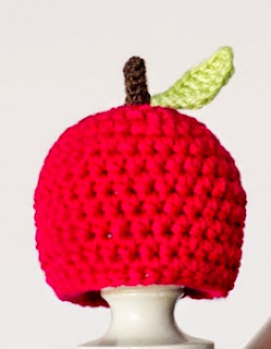 http://translate.google.es/translate?hl=es&sl=en&tl=es&u=http%3A%2F%2Fwww.hopefulhoney.com%2F2014%2F10%2Fnewborn-apple-hat-crochet-pattern.html