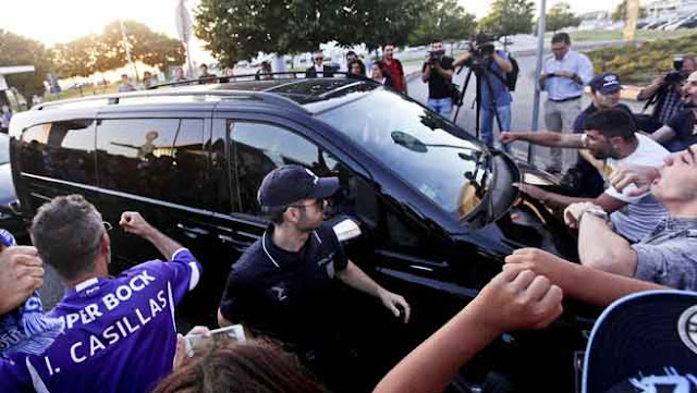 Así fue recibido Iker Casillas por la afición del Porto