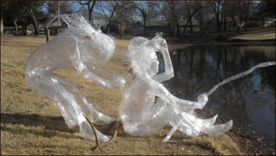 Escultura de fita adesiva