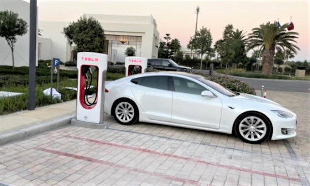 Maroc : Tesla installe deux super-chargeurs, renforçant sa visée sur l'Afrique