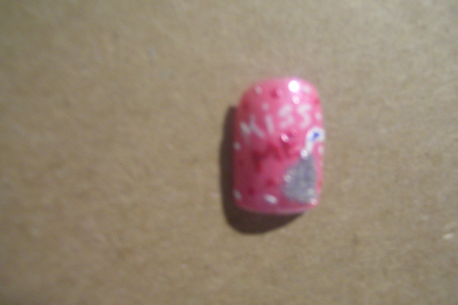  Crafty Endeavors: Kiss Me-Hershey Kiss/Valentine's Day Nail Design