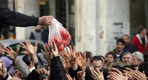 Αυτό είναι το κοντινό σου μέλλον νεοέλληνα - Σκηνές Βενεζουέλας στη Θεσσαλονίκη για λίγα τρόφιμα - ΒΙΝΤΕΟ