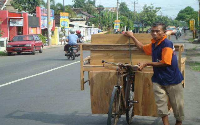 Potret Ketulusan Seorang Ayah, Demi Anak Istri! Renungkan Sejenak