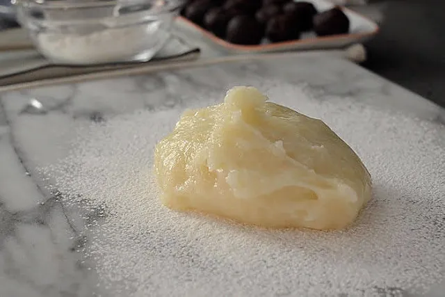 dust with tapioca flour