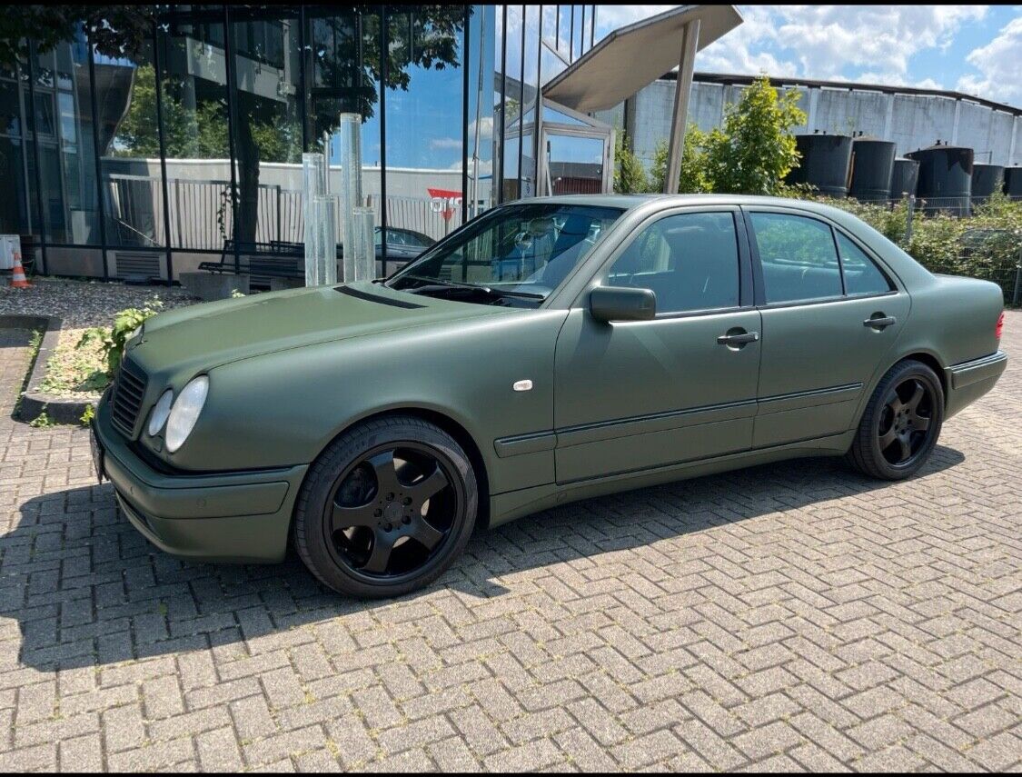 Mercedes-Benz W210 E50 AMG Nato-Oliv Folierung