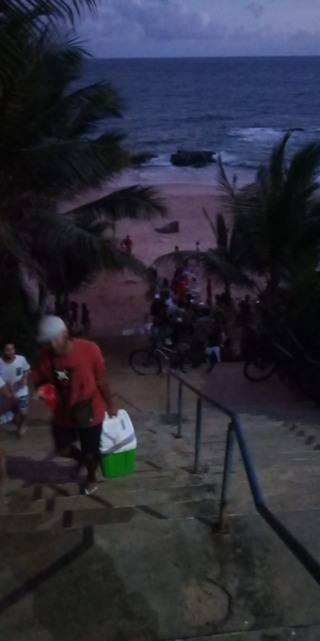 Dispersada aglomeração na Praia do Buracão  