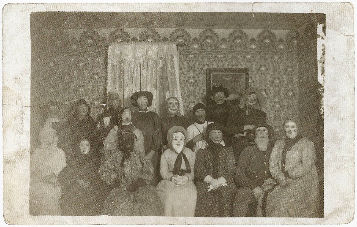 22 Haunting Vintage Halloween Photographs Before the 1950s 