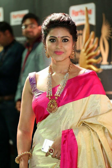 Actress Sleeveless Saree Blouse Gallery Photos
