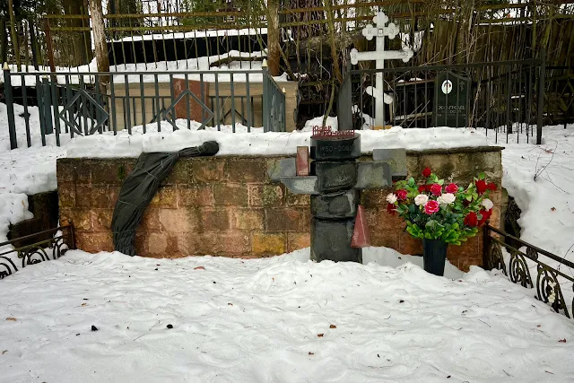 Переделкинское кладбище, могила Юрия Щекочихина