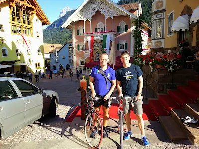 Cycling Sellaronda valgardena carbon road bike rental in Ortisei