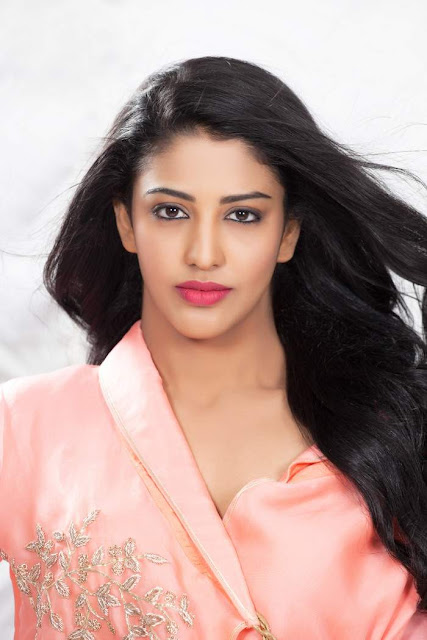 Daksha nagarkar latest hd photos