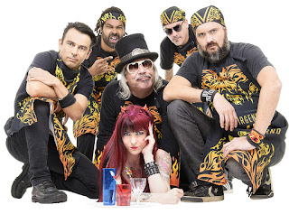 Velhas Virgens banda de rock com um ar de putaria,muito bom.