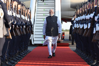 NARENDRA MODI WALKING IN A GUARD OF HONOUR