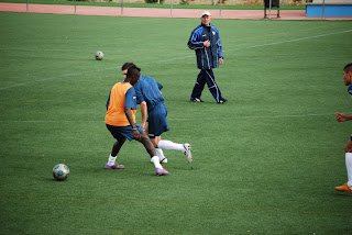 Entrenando a jugadores de futbol 2012